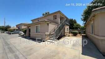2106 W Lark Ave in Visalia, CA - Building Photo