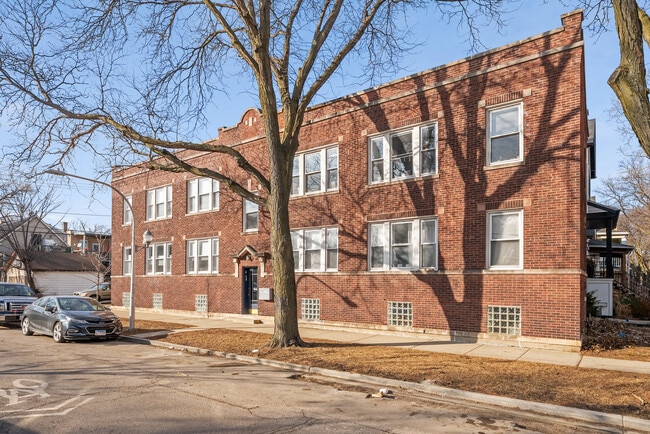 property at 3008 W Cullom Ave