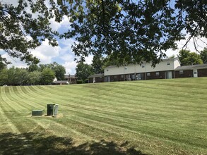 Valley Ridge Apartments in New Albany, IN - Building Photo - Building Photo