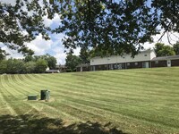 Valley Ridge Apartments in New Albany, IN - Foto de edificio - Building Photo