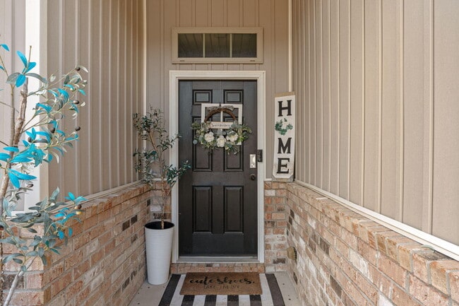 124 Lillian Wy in Crestview, FL - Building Photo - Building Photo