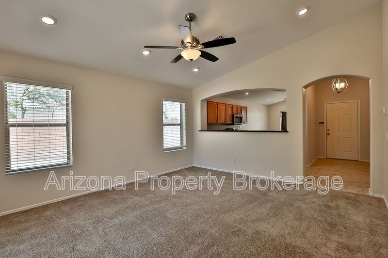 16011 W Kendall St in Goodyear, AZ - Building Photo