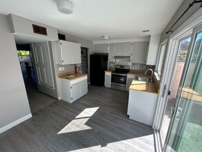 1365 Terra Nova Blvd in Pacifica, CA - Building Photo - Building Photo