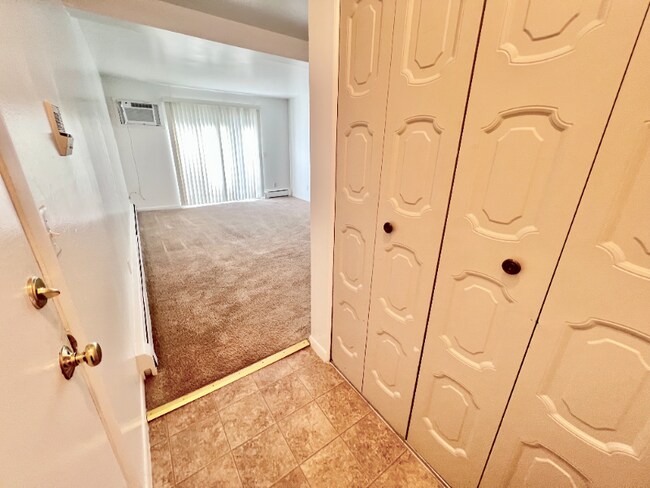 1016 E Greenlawn Ave-Unit -#7 in Lansing, MI - Building Photo - Building Photo