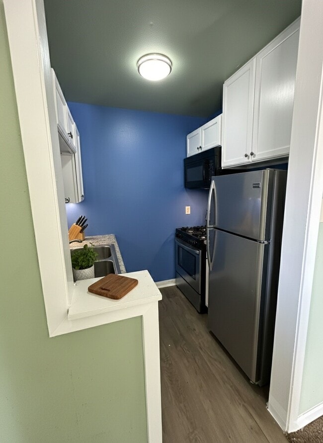 property at 516 Holiday Dr