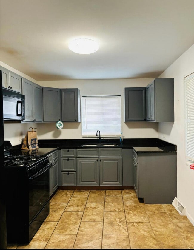 2800 S 10th Ave in Broadview, IL - Building Photo - Building Photo