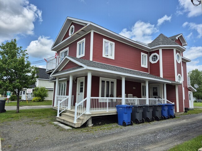 property at 711 Rue Principale