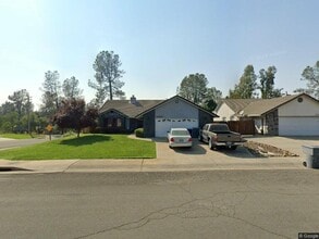 2102 Sophy Pl in Redding, CA - Building Photo - Building Photo