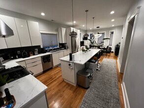 19 Wheeler St, Unit 3 in Somerville, MA - Foto de edificio - Building Photo