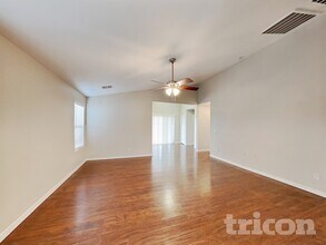 34527 Karan Swiss Cir in Queen Creek, AZ - Foto de edificio - Building Photo