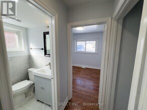 3261 Lawrence Ave E in Toronto, ON - Building Photo - Building Photo