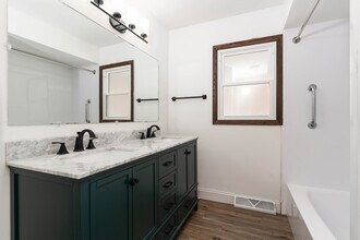 2110 S 96th St, Unit 2110 in West Allis, WI - Building Photo - Building Photo