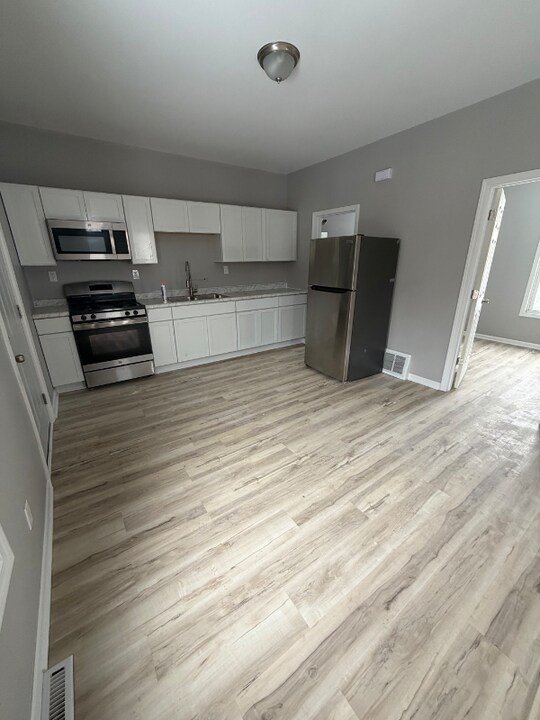 1646 Center St, Unit Lower in Racine, WI - Foto de edificio