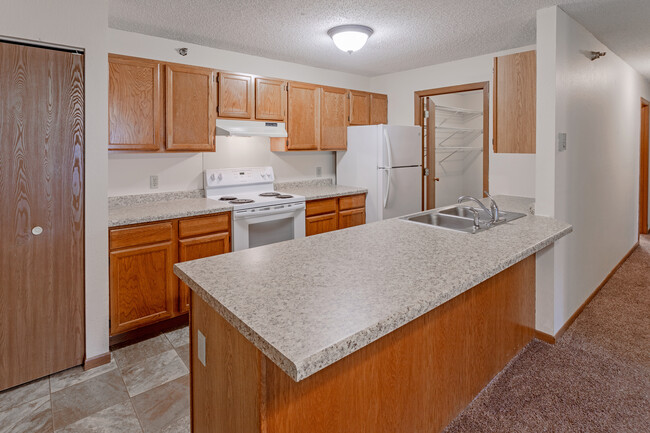 Maple Tree Villa Apartments in Buffalo, MN - Building Photo - Interior Photo