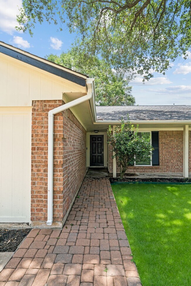 property at 2523 Village Oak Dr.