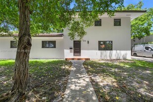 345 Sarto Ave in Coral Gables, FL - Building Photo