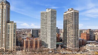 2626 N Lakeview Ave, Unit 2601 in Chicago, IL - Building Photo