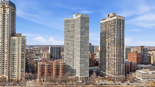 property at 2626 N Lakeview Ave