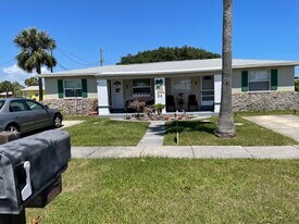 22 Cypress Cir, Unit A in Ormond Beach, FL - Building Photo