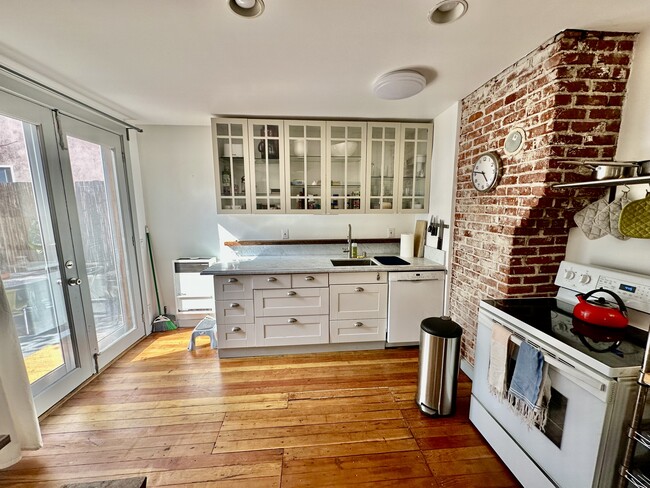 1002 Laguna Ave, Unit 1 in Los Angeles, CA - Building Photo - Building Photo