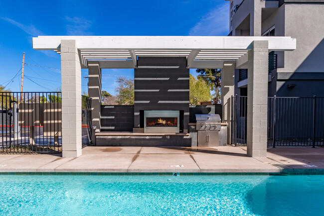 Teakwood Urban Living in Phoenix, AZ - Foto de edificio - Building Photo