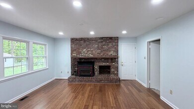 4325 Majestic Ln in Fairfax, VA - Building Photo - Building Photo