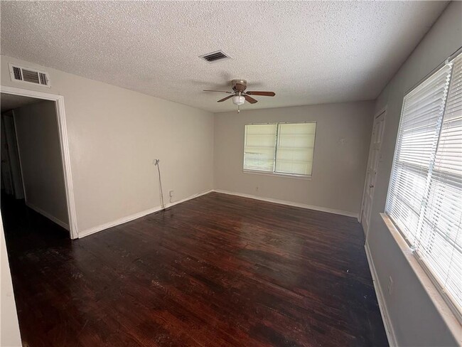 302 Erie St in Chickasaw, AL - Foto de edificio - Building Photo