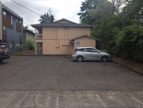 1948 Harris St in Eugene, OR - Foto de edificio - Building Photo