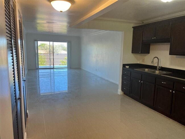 3120 N Pine Island Rd, Unit 301