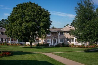 4 Williams Blvd in Lake Grove, NY - Building Photo - Building Photo