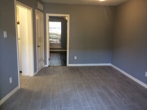 3400 Timmons Ln in Houston, TX - Building Photo - Building Photo