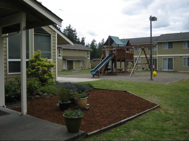 Woodsvilla Apartments in Elma, WA - Building Photo - Building Photo