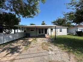 2919 N El Centro Way in Dallas, TX - Building Photo