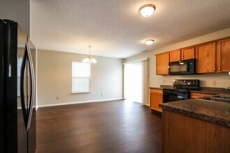 10743 Timothy Ln in Indianapolis, IN - Foto de edificio - Building Photo