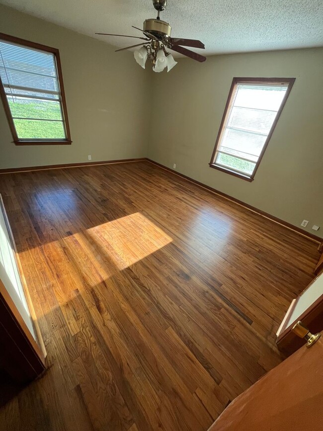 1307 S Jefferson Ave in Mount Pleasant, TX - Building Photo - Building Photo
