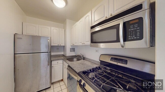 435 E 79th St in New York, NY - Building Photo - Building Photo