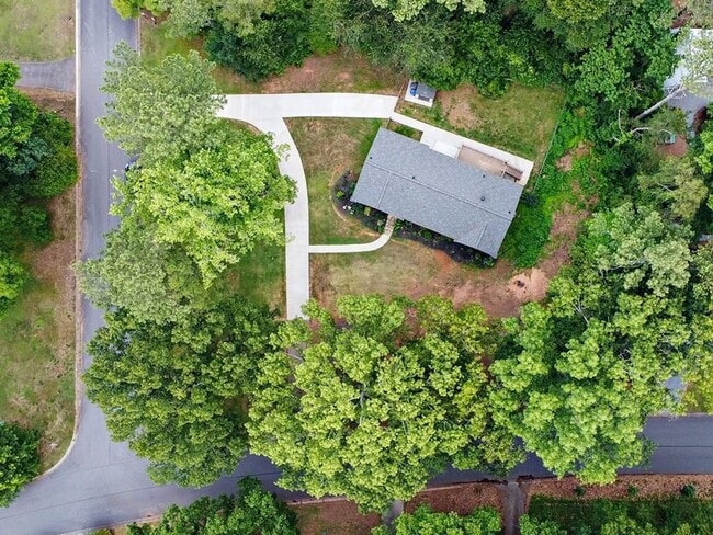 property at 2637 Twin Oaks Dr NW