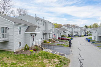 Greenwich Estates in West Warwick, RI - Building Photo - Building Photo