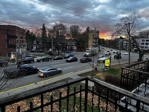 5821 de la Côte-Saint-Luc in Hampstead, QC - Building Photo - Building Photo