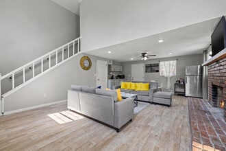 4314 E Henry Ave in Tampa, FL - Foto de edificio - Building Photo