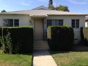 12327 Burbank Blvd in North Hollywood, CA - Foto de edificio - Building Photo