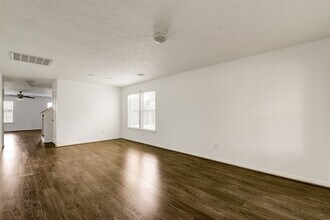 834 Sweet Flower Dr in Houston, TX - Building Photo - Building Photo