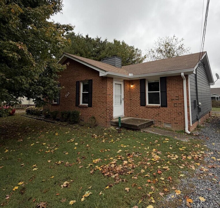 712 Calista Rd in White House, TN - Building Photo