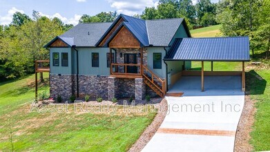 915 River Cliff Dr in Kodak, TN - Foto de edificio - Building Photo