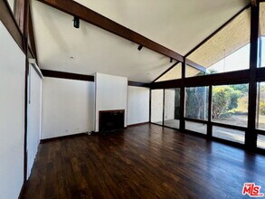 1011 El Segundo Dr in Thousand Oaks, CA - Building Photo - Building Photo