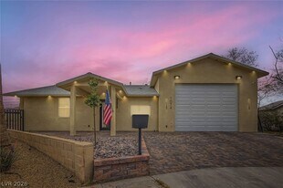 7074 Pinebrook Ct in Las Vegas, NV - Building Photo