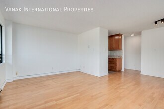 1026-1026 Queens Ave in New Westminster, BC - Building Photo - Building Photo