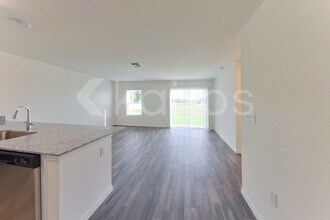 1812 NW 24th Terrace in Cape Coral, FL - Foto de edificio - Building Photo