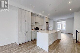 18 Chapple Ln. in Richmond Hill, ON - Building Photo - Building Photo