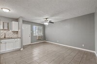 4811 Oakland St photo'